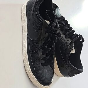 Nike sneakers women's size 9.5 color black Active Wear Work Casual School